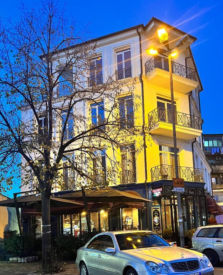 Amo'S Hotel Shkodër Extérieur photo